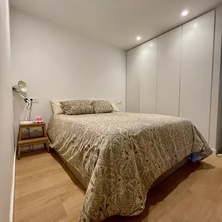 Apartamento Piso De 2 En Centro, Zona Muy Tranquila Con Playa A 2 Min Andando *
