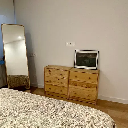 Piso De 2 En Centro, Zona Muy Tranquila Con Playa A 2 Min Andando Хихон